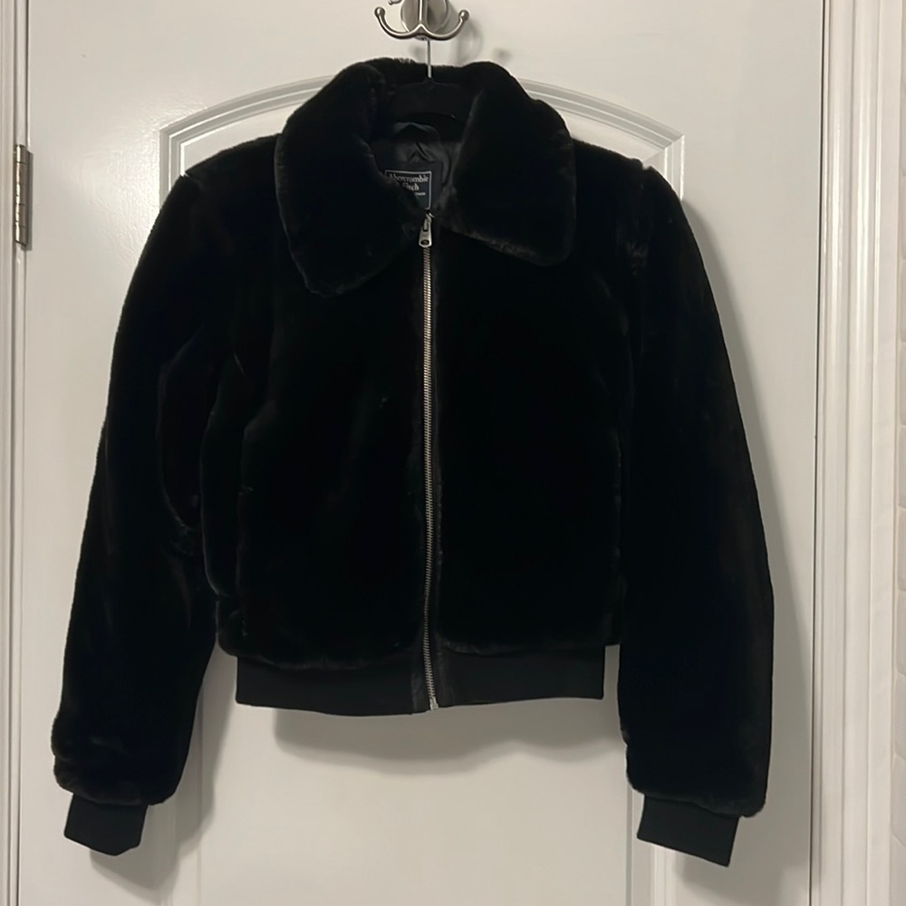 Like new black faux fur abercrombie bomber jacket xs